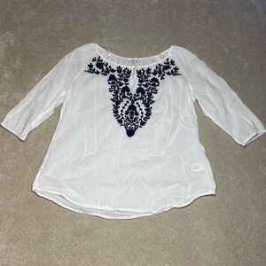 Croft & Barrow White/Blue 100% cotton embroidered 3 quarter sleeve shirt women M